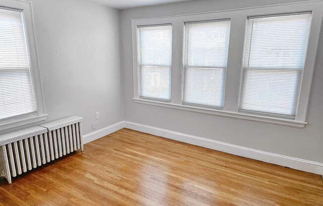 3 beds, 1 bath, 1,300 sqft, $3,450, Unit 1