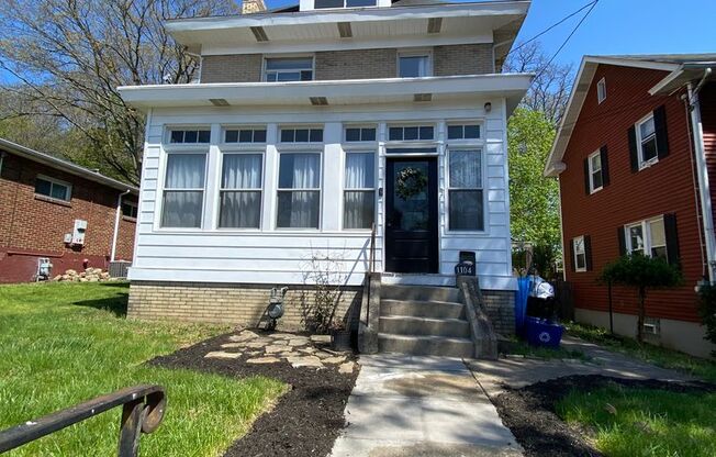 Updated 3 Bedroom home with modern amenities!