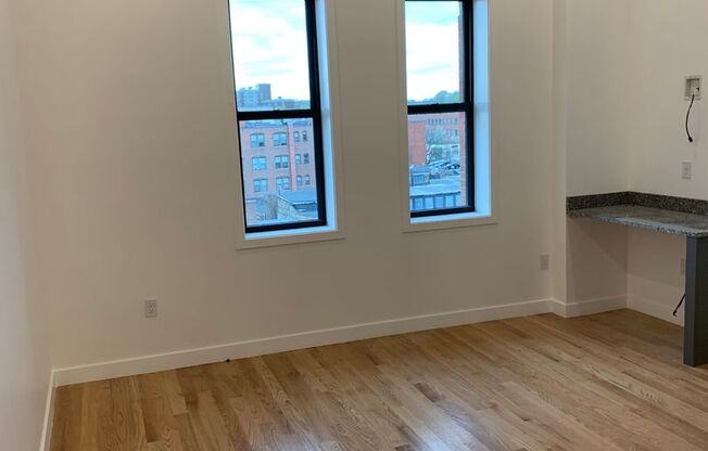 Studio, 1 bath, 415 sqft, $1,595, Unit 64-407