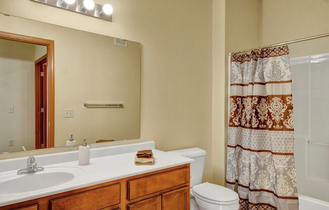 2 beds, 2 baths, 1,003 sqft, $1,580, Unit 35-321