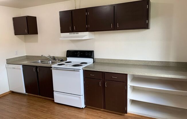 3 beds, 2 baths, 1,434 sqft, $2,450, Unit B110