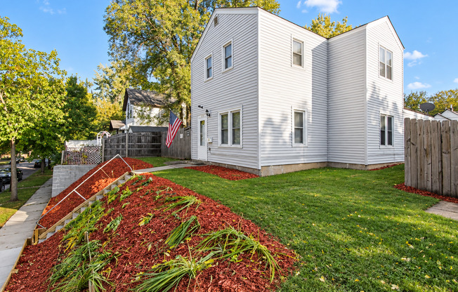 Large 3 Bedroom 2 Bathroom Home in Saint Paul!