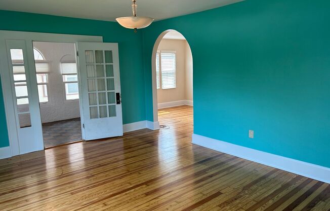 Beautifully Restored 2 bed/1 Bath Old Northeast Home