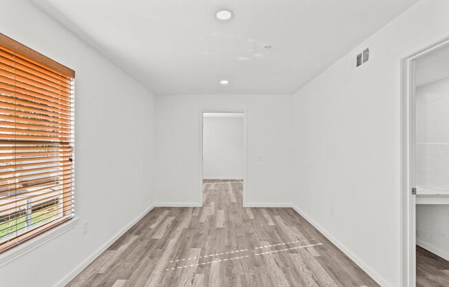 1 bed, 1 bath, 595 sqft, $1,350, Unit #163