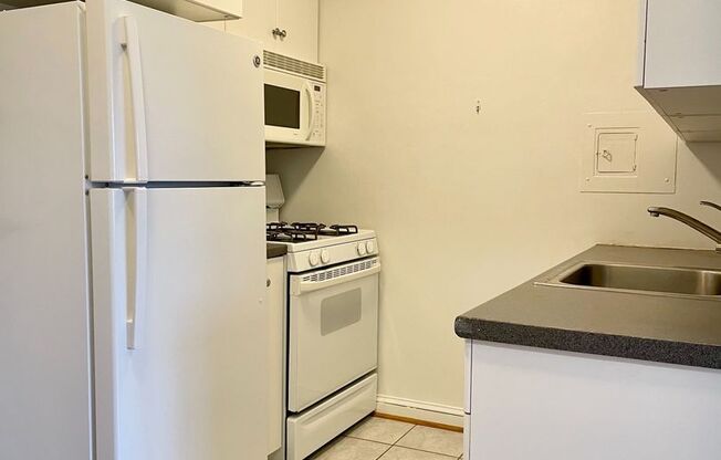 Studio, 1 bath, $1,400