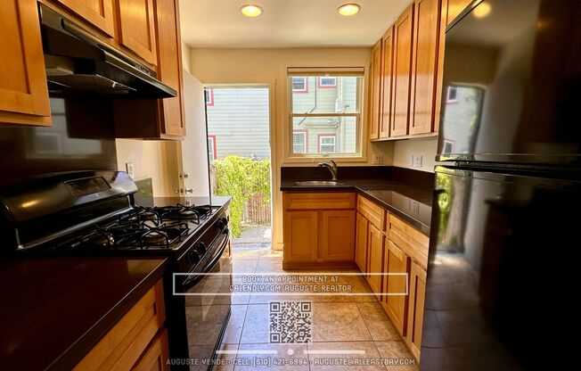 Temescal 2BR with Private Yard | Updated Unit in a Great Location