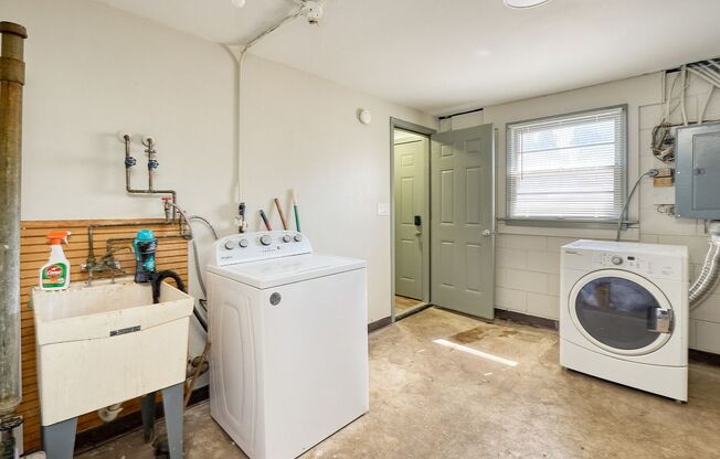 2 beds, 1 bath, $1,850, Unit # B