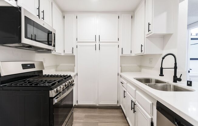 1 bed, 1 bath, 700 sqft, $1,667, Unit 301