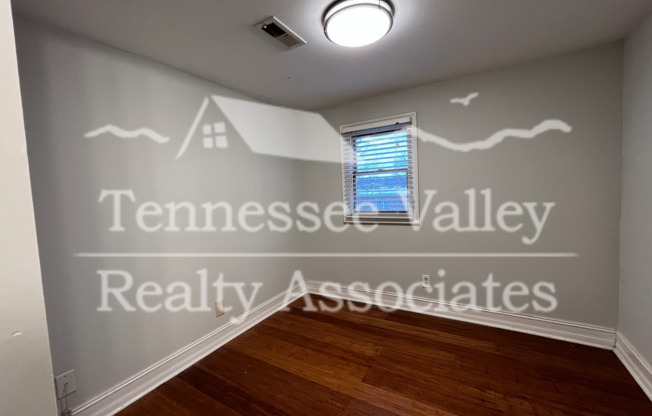 1 br/1 bath close to downtown Knoxville and UT campus!
