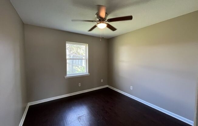 4 beds, 1 bath, $1,299