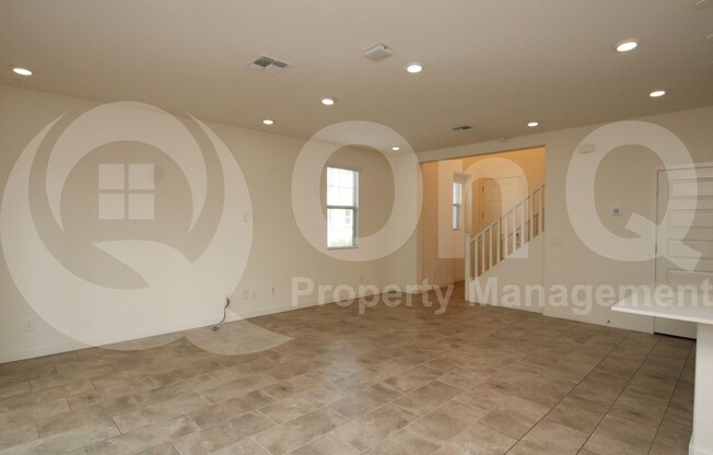 943 E DANBURY DR