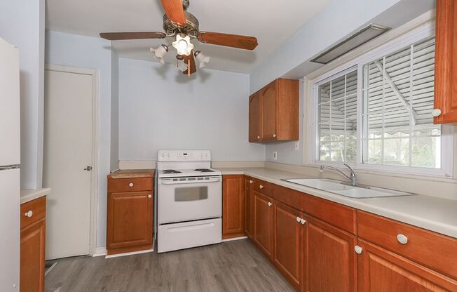 1624 Overbrook Rd Lyndhurst, OH 44124, USA
