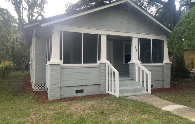 Remodeled Bungalow Ready to Rent $1425
