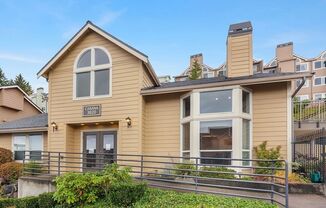 Sterling Heights Condo - Bellevue