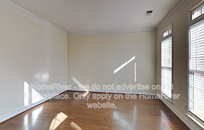 1040 QUEENSGATE DR SE