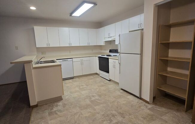 2 beds, 1 bath, 850 sqft, $1,259, Unit PL   7612