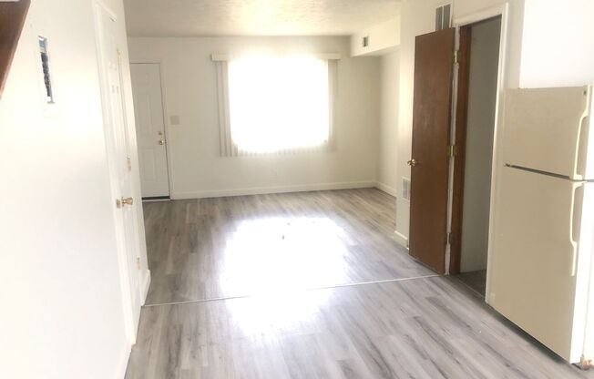 2 beds, 1.5 baths, $850, Unit 10