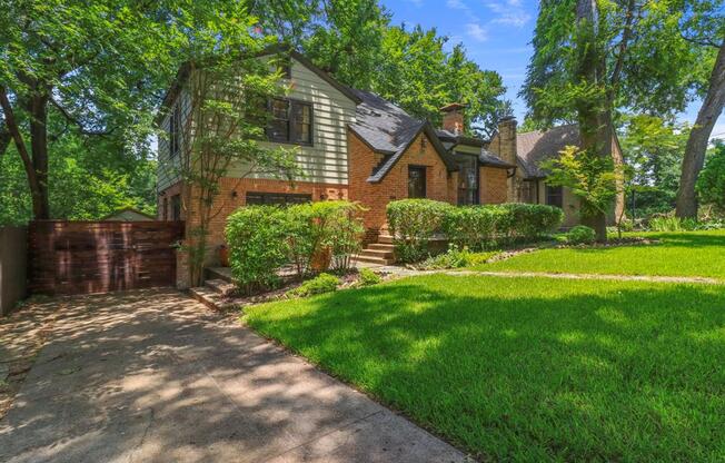 307 CIR DR