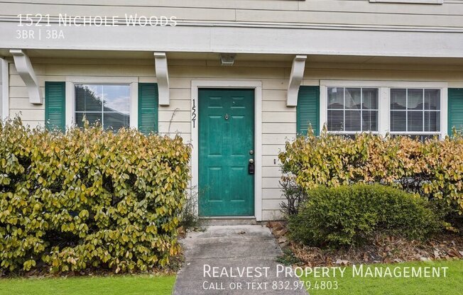 1521 NICHOLE WOODS