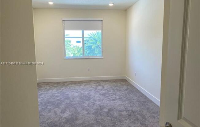 3 beds, 2 baths, 1,322 sqft, $3,400, Unit 10300 NW 66th St appt 109 (A11710490)