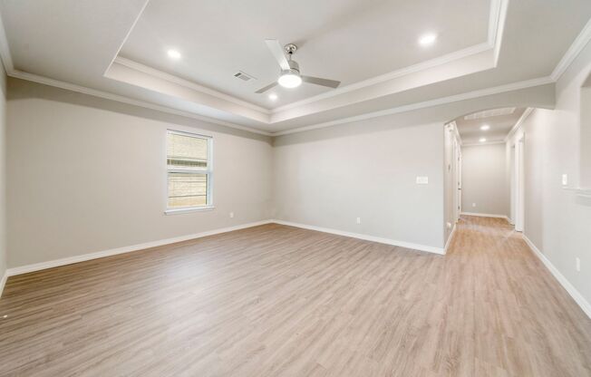 3 beds, 2 baths, 1,304 sqft, $1,829, Unit 568