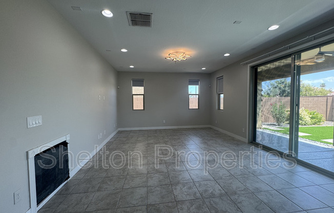 5229 N 79 DR