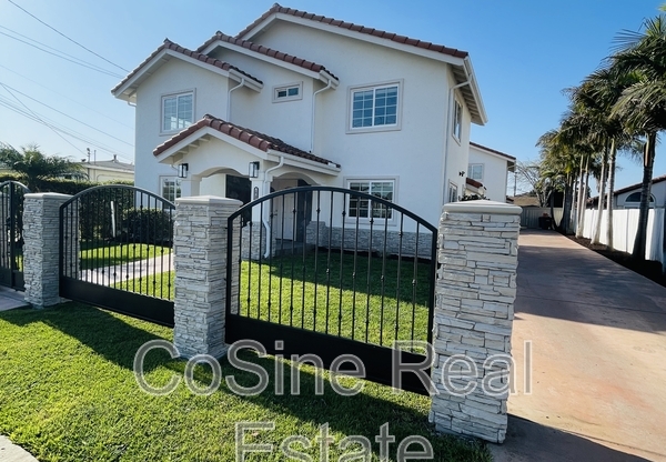1749 DAHLIA AVE