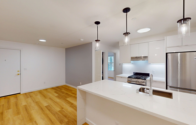 2425 BUCHANAN