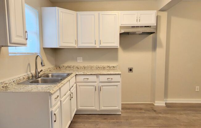 2 beds, 1 bath, $995