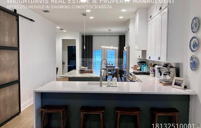 215 W EMILY ST