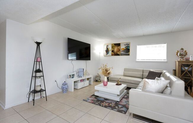 3 beds, 2 baths, 1,350 sqft, $1,610