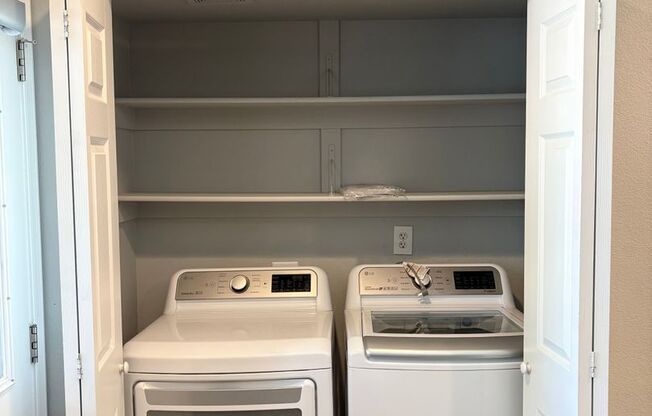 3 beds, 2.5 baths, $2,050, Unit # 1159