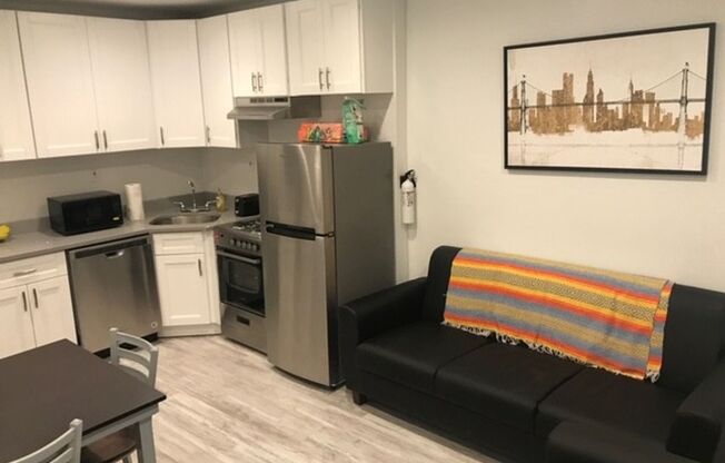 2 beds, 1 bath, $2,600