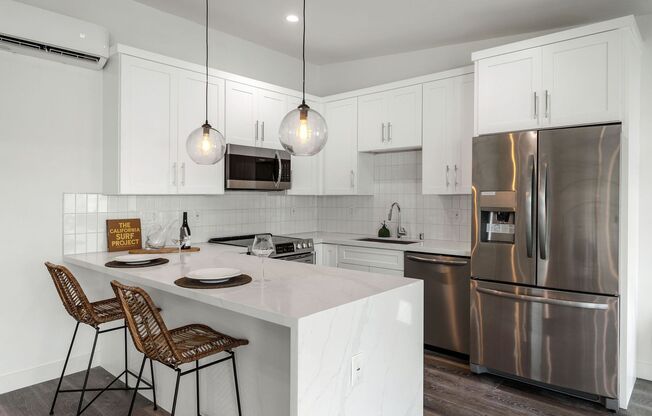 2 beds, 2 baths, 880 sqft, $3,995, Unit O