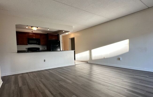 1 bed, 1 bath, 908 sqft, $3,000, Unit T103