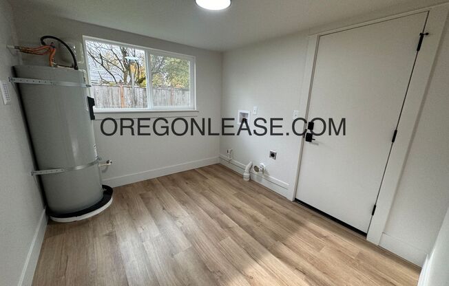 2 beds, 1 bath, 1,053 sqft, $2,195, Unit 2550 1/2 Edision