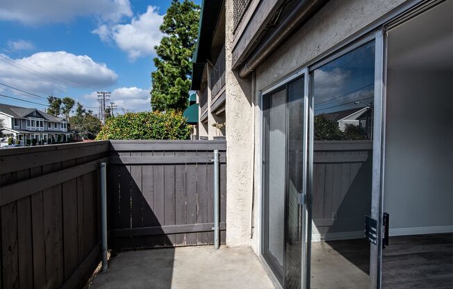 2 beds, 1.5 baths, 990 sqft, $2,395, Unit 241