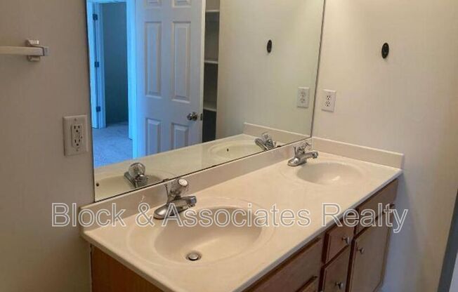 8346 GLENWOOD SPG CT