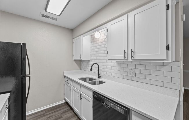 2 beds, 1 bath, $1,375, Unit 115