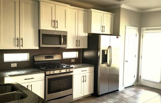 Beautiful 4 bed/2.5 bath/2 car garage!