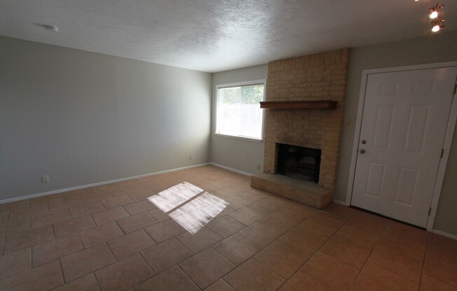 2 beds, 1.5 baths, $1,660, Unit Unit D