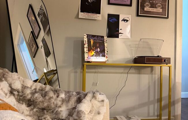 Studio, 1 bath, 500 sqft, $1,075, Unit Unit 206