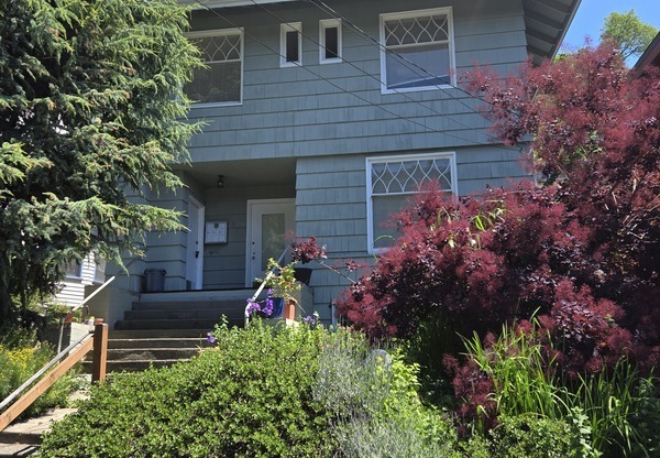 620 12 AVE E