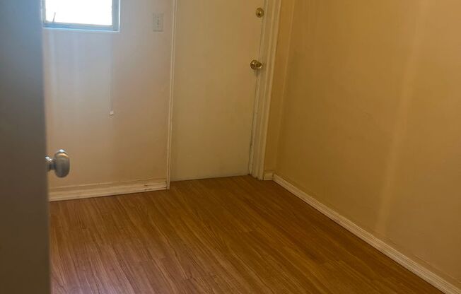 2 beds, 1 bath, $875, Unit 210