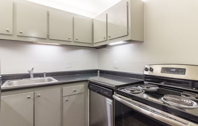 2 beds, 1.5 baths, 680 sqft, $1,350, Unit 317