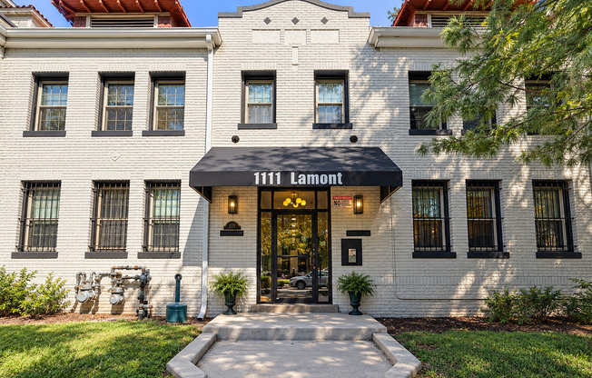 1111 Lamont