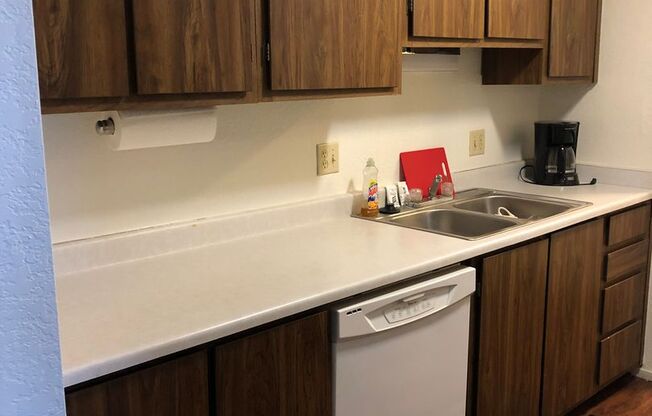 2 beds, 1 bath, 796 sqft, $1,150, Unit 215