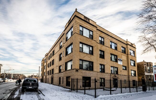 7003 S Harper