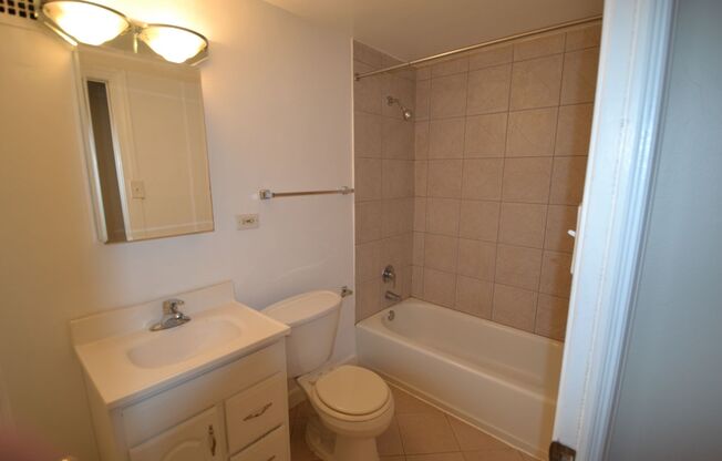 1 bed, 1 bath, 700 sqft, $1,875, Unit 418-1301