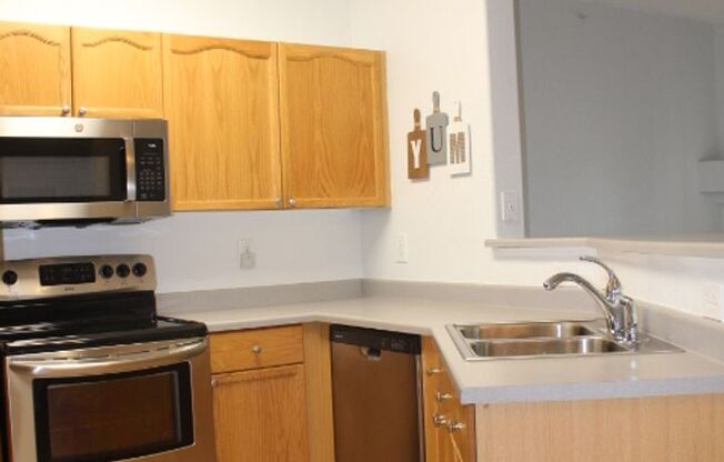 Deer Creek - 2nd Floor 2 bedroom/2 Bath Condo!